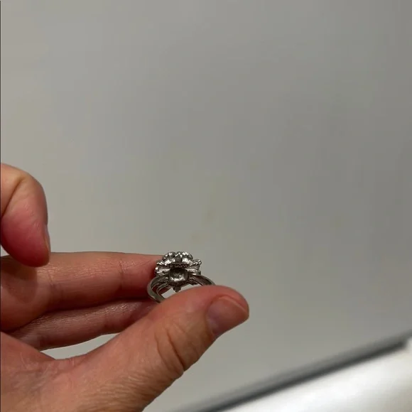 AVON Vintage Sterling Silver Blue Stone Cluster Ring - Women's Jewelry - Picture 4 of 5